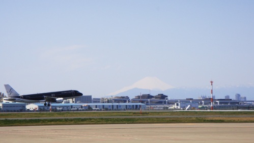 Inesquecível: o pouso de um avião com o Monte Fuji ao fundo