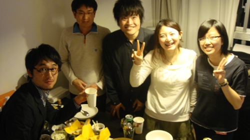 Festinha com o pessoal do laboratório Digital Kids (da esq, Miyamoto, Hatakeyama, Katayama, Wakako e Marlin): bye bye, Shinonome!